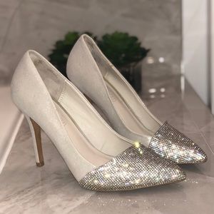 (8.5) Aldo silver heels